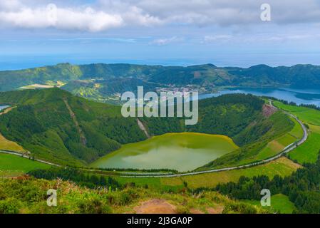 Lagoa de Santiago sull'isola di Sao Miguel in Portogallo. Foto Stock