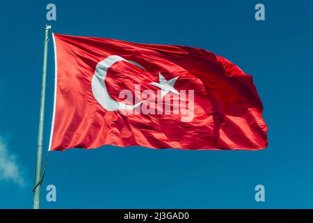 Bandiera della Turchia. Bandiera nazionale costituita da un campo rosso (sfondo) con una stella bianca centrale e mezzaluna. Foto Stock