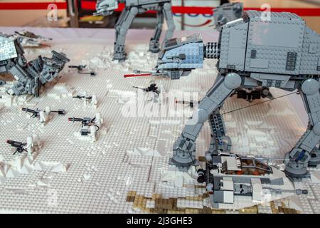 Scena Star Wars fatta con piccoli mattoni di lego ad una ESEBIZIONE di lego Foto Stock