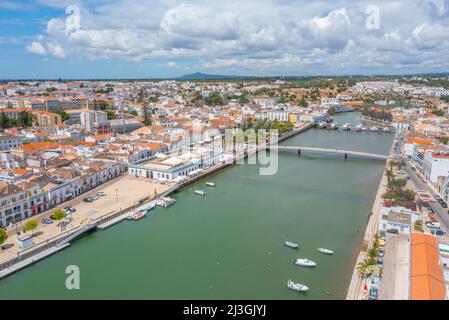 Vista aerea della città portoghese Tavira. Foto Stock