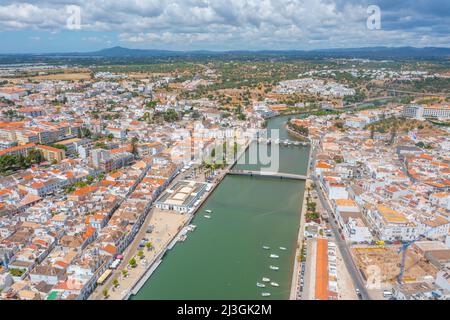 Vista aerea della città portoghese Tavira. Foto Stock