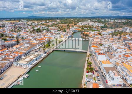 Vista aerea della città portoghese Tavira. Foto Stock