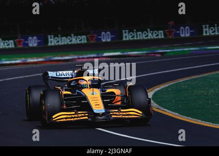 8th aprile 2022, Albert Park, Melbourne, Australia; FIA Formula 1 Gran Premio d'Australia, sessioni di prove libere; il pilota della McLaren Daniel Ricciardo durante le prove libere 1 alla Formula australiana Grandprix 1 Foto Stock