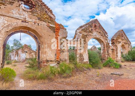 Edificio minerario desolato a Minas de Sao Domingos in Portogallo. Foto Stock