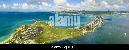 America, Caraibi, piccole Antille, Antille francesi Occidentali, Saint-Martin, Terres Basses, Nettle Bay e Simpson Bay laguna separate da Sandy Ground, vista panoramica aerea Foto Stock