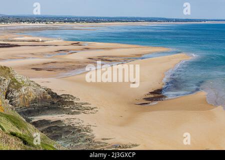 Francia, Manica, Cotentin, Barneville-Carteret, Cap de Carteret, Spiaggia di Carteret e mare turchese Foto Stock