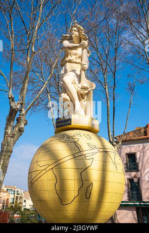 Francia, Herault, Agde, statua di Amfitrite, dea greca del mare, sulla piazza della Marina Foto Stock