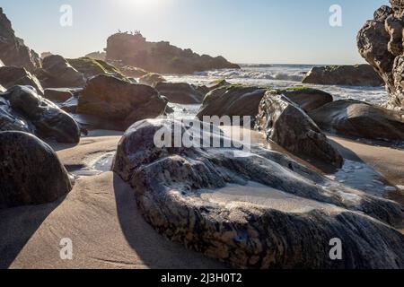 Messico, Stato di Oaxaca, Puerto Escondido e la sua spiaggia, la Punta Zicatela, il sud della spiaggia ha una zona rocciosa Foto Stock