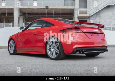 MONTMELO, SPAGNA-10 OTTOBRE 2021: 2009 Audi TT S-Line (Mk2, tipo 8J), vista posteriore Foto Stock