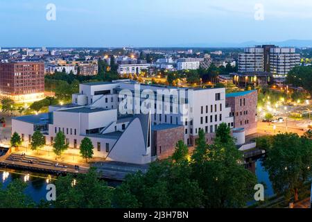 Francia, Bas Rhin, Strasburgo, lo sviluppo del port du Rhin (Reno del porto) e conversione del frangiflutti del Bassin d'Austerlitz, la Cité de la musique (centro culturale dedicato alla danza e musica) Foto Stock