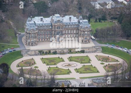 The Bowes Museum, grande terrazza e parterre, Barnard Castle, County Durham, 2016. Foto Stock