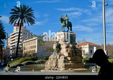 Spagna, Isole Baleari, Maiorca, Palma di Maiorca, la statua equestre di re Jaume situata sulla Plaza d'Espanya Foto Stock