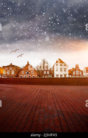 Sielhafen a Greetsiel in Frisia orientale Foto Stock