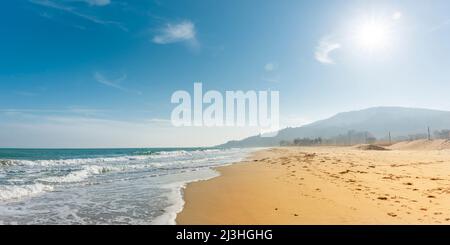 Spiaggia di sabbia vicino Albena sulla costa bulgara del Mar Nero Foto Stock