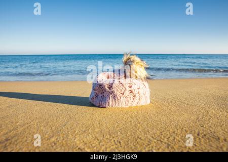 Cappello di Bobble sulla spiaggia Foto Stock