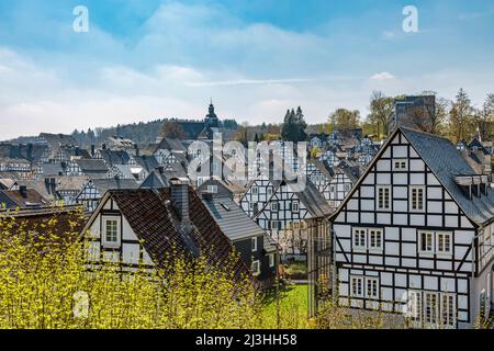 Metà storico-case con travi di legno nella città vecchia di Freudenberg in Renania settentrionale-Vestfalia Foto Stock