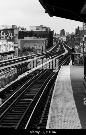 Broadway/Myrtle Av, New York City, NY, USA, alla stazione della metropolitana di Myrtle Avenue a Brooklyn. LINEE J, Z, M. Foto Stock