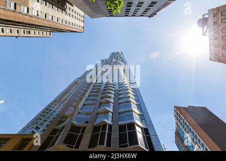 Financial District, New York City, NY, USA, Frank Gehry's Beekman Tower che contiene appartamenti di lusso nella città di New York, New York. Foto Stock