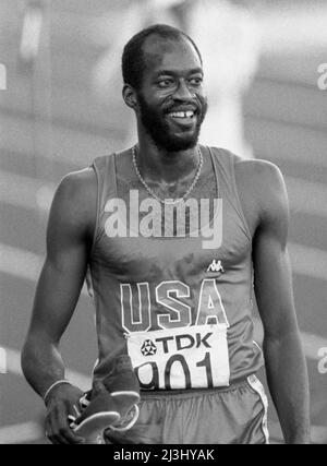 EDVIN MOSES USA 400 m atleta vincitore di ostacoli alla nave campione del mondo IAAF a Helsinki Finlandia 1983 agosto Foto Stock