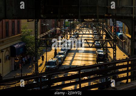 BROADWAY/MYRTLE AV, New York City, NY, USA, luci di mattina presto alla stazione della metropolitana di Myrtle Avenue a Brooklyn. LINEE J, Z, M. Foto Stock