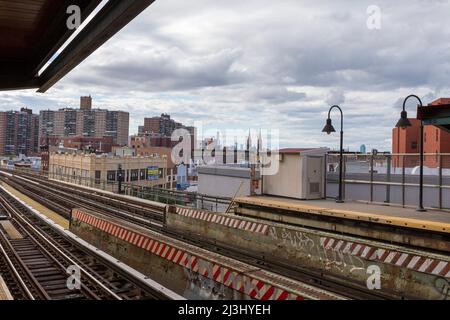 BROADWAY/MYRTLE AV, New York City, NY, USA, alla stazione della metropolitana di Myrtle Avenue a Brooklyn. LINEE J, Z, M. Foto Stock