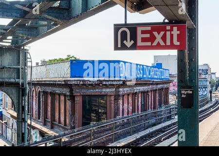 BROADWAY/MYRTLE AV, New York City, NY, USA, alla stazione della metropolitana di Myrtle Avenue a Brooklyn. LINEE J, Z, M. Foto Stock