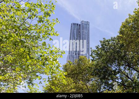 CITY HALL STATION, New York City, NY, USA, Frank Gehry's Beekman Tower che contiene appartamenti di lusso nella città di New York, New York. Foto Stock