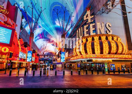 LAS VEGAS, NV, USA - 28 marzo 2022: Fremont Street a Las Vegas. La strada è la seconda strada più famosa di Las Vegas. Foto Stock