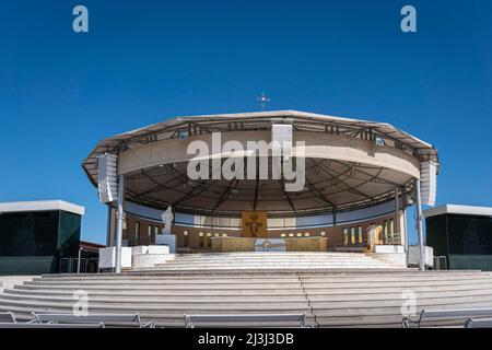 L'altare all'aperto della chiesa di San Giacomo a Međugorje, Bosnia-Erzegovina Foto Stock