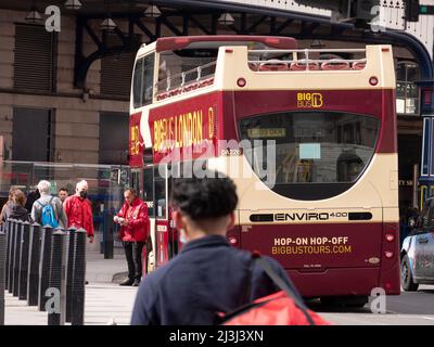 Alexander Dennis Enviro400 autobus scoperto appartenente al Big Bus Tours bigbustours Londra, parcheggiato alla stazione Victoria Foto Stock