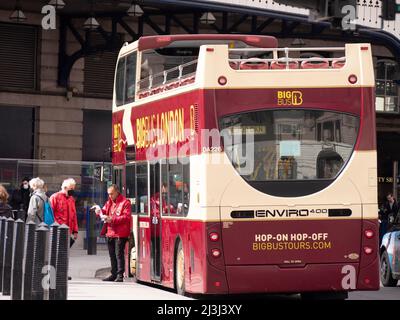 Alexander Dennis Enviro400 autobus scoperto appartenente al Big Bus Tours bigbustours Londra, parcheggiato alla stazione Victoria Foto Stock