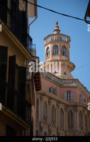 Dettaglio di un vecchio edificio nel centro storico di Palma di Maiorca sull'isola di Maiorca, Spagna Foto Stock