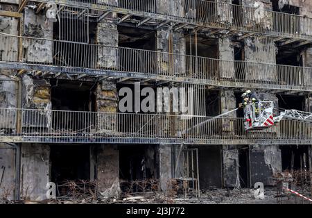 Fuoco rovinato, grande complesso residenziale di fuoco a Essen, Renania settentrionale-Vestfalia, Germania Foto Stock