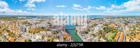 Vista aerea della città portoghese Tavira Foto Stock