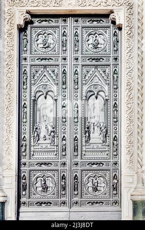 Porta di ingresso del Duomo di Santa Maria del Fiore, Firenze, Toscana, Italia, Europa Foto Stock