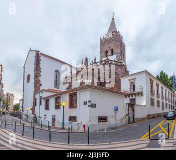 Vista della cattedrale di Funchal, Madeira, Portogallo Foto Stock