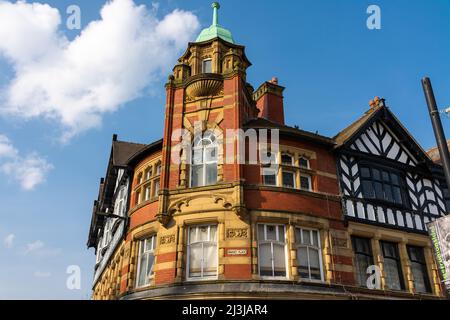 Wigan, Inghilterra - Regno Unito - 22nd marzo 2022: Bell'edificio in mattoni nel centro della città inglese. Foto Stock