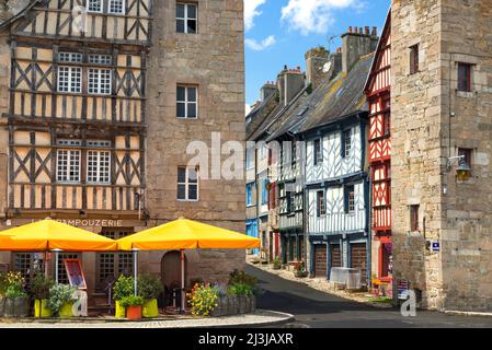 Storiche case a graticcio nel pittoresco centro storico di Tréguier, Francia, Bretagna, dipartimento Côtes d'Armor Foto Stock