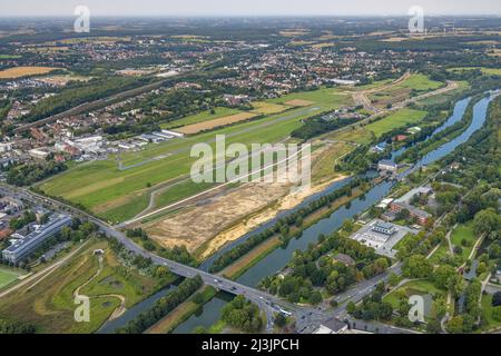 Erlebensraum Lippeaue am Fluss Lippe und Datteln-Hamm-Kanal und Verlauf des Hochwasserdeiches zwischen der Münsterstraße u Foto Stock