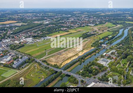 Erlebensraum Lippeaue am Fluss Lippe und Datteln-Hamm-Kanal und Verlauf des Hochwasserdeiches zwischen der Münsterstraße u Foto Stock