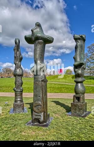 Yorkshire Sculpture Park con opere d'arte di Henry moore e damian Hurst Foto Stock