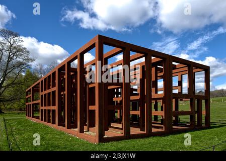 Yorkshire Sculpture Park con opere d'arte di Henry moore e damian Hurst Foto Stock