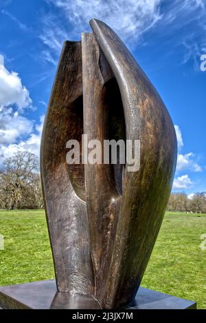 Yorkshire Sculpture Park con opere d'arte di Henry moore e damian Hurst Foto Stock