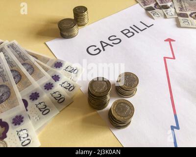 la bolletta del gas si insinua implicando il massiccio aumento dei costi di riscaldamento e carburante nella valuta del regno unito nessuno Foto Stock