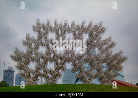 Ai Weiwei's Forever Bicicles, una scultura presso The Forks a Winnipeg; Winnipeg, Manitoba, Canada Foto Stock