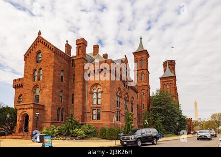 Washington DC, MAR 30 2022 - Vista in alto del Castello Smithsonian Foto Stock