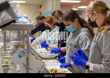 Paducah, Kentucky - Mercy Chefs prepara pasti per volontari che lavorano per riparare danni dal 2021 dicembre tornado che divastra città nella K occidentale Foto Stock