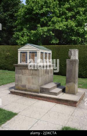 Santuario della dea romana Diana, Rufford Abbey Country Park, Newark, Nottinghamshire, Regno Unito Foto Stock