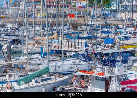 Funchal, Portogallo, 13 giugno 2021: Marina nella città portoghese Funchal. Foto Stock