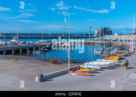 Funchal, Portogallo, 13 giugno 2021: Marina nella città portoghese Funchal. Foto Stock